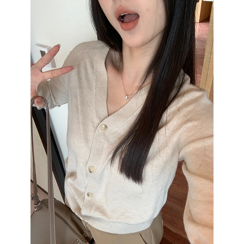 王少女【清清】 燕麦杏色长袖开衫毛衣秋季显瘦毛衣 M24134S43