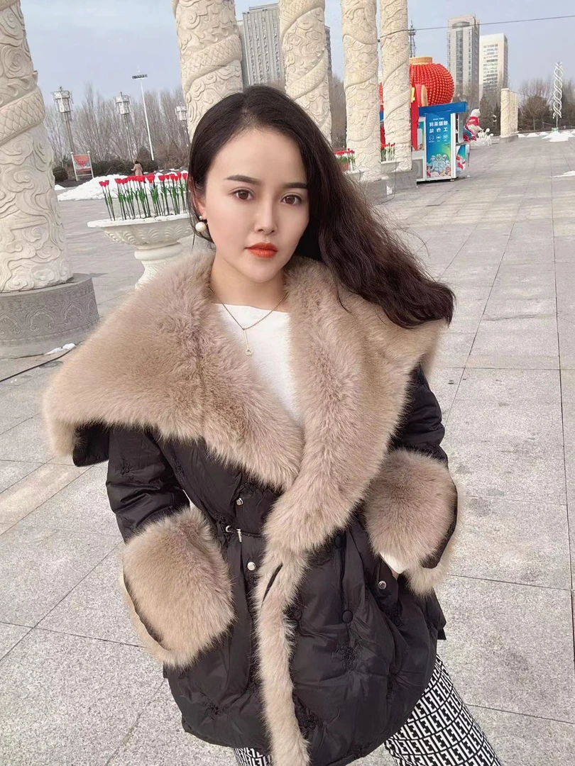 2022年冬季新款欧貂毛领女装外套时尚