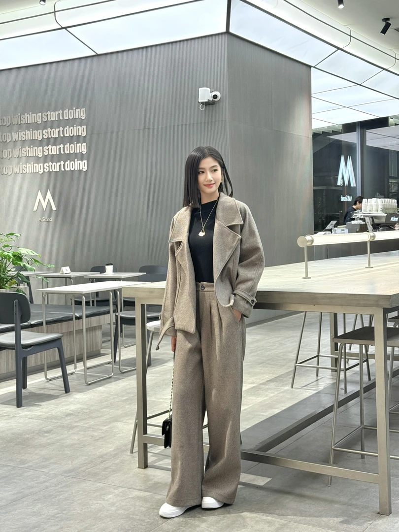 精选2024秋冬新款翻领短款外套高端品质显瘦阔腿裤两件套10038