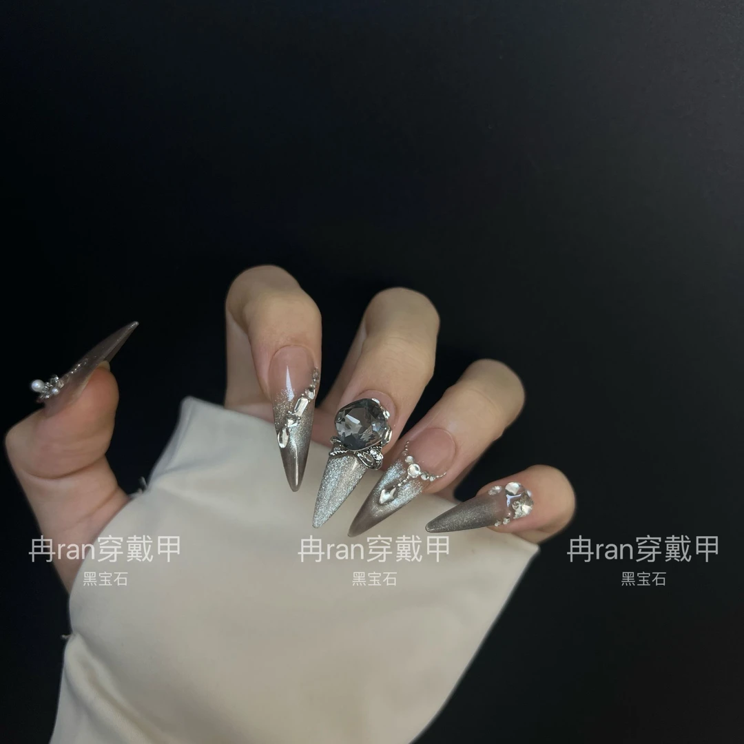 (黑宝石)RAN·冉 爆款纯手工穿戴甲秋冬满钻细闪猫眼显白轻奢美甲