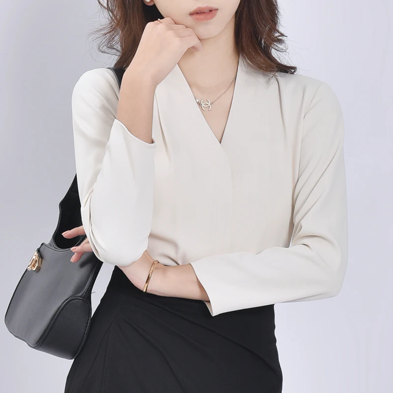 衬衫上衣女秋季新款气质轻熟风百搭通勤小个子v领长袖衬衣