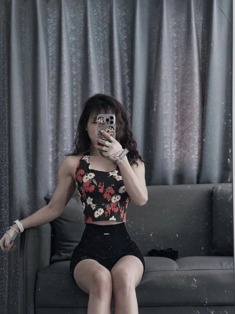 上衣背心显瘦运动瑜伽时尚性感挂脖短款美背女士紧身外穿欧美修身