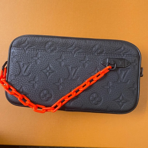 全新未使用 LouisVuitton/路易威登 Pochette Volga员工款
