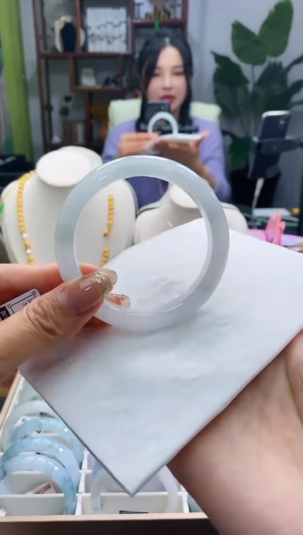 【闪购商品】翡翠手镯未镶嵌79圈口55-56