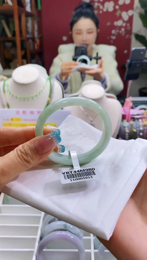 【闪购商品】翡翠手镯未镶嵌6/圈口 50正 贵妃/5913