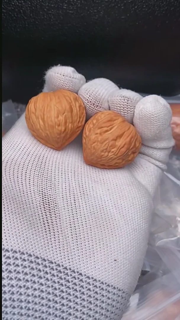 【闪购商品】文玩核桃把件桃心