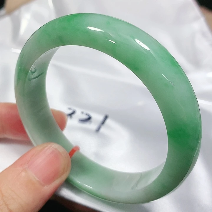 翡翠手镯未镶嵌翡翠手镯