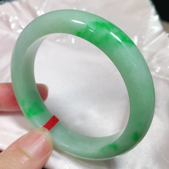翡翠手镯未镶嵌翡翠手镯