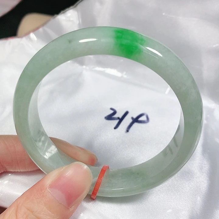 翡翠手镯未镶嵌翡翠手镯