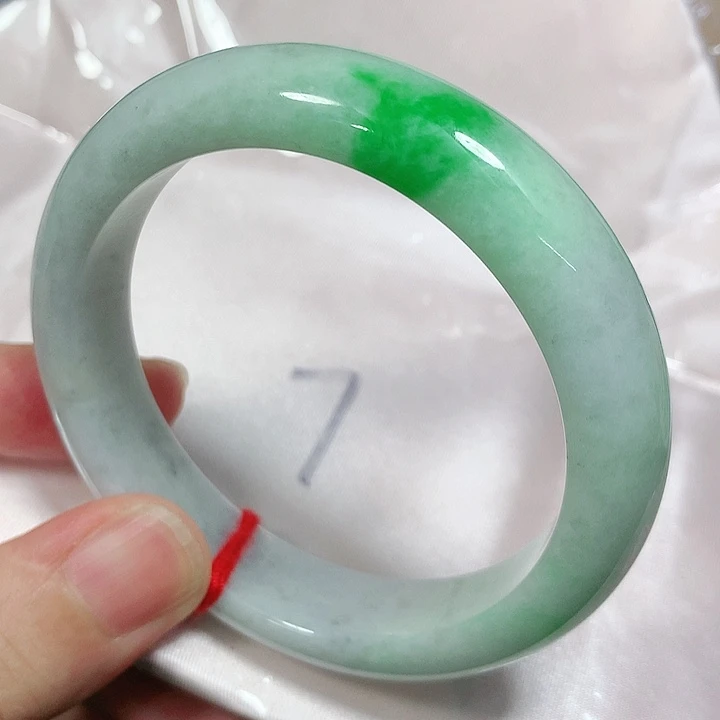 翡翠手镯未镶嵌翡翠手镯