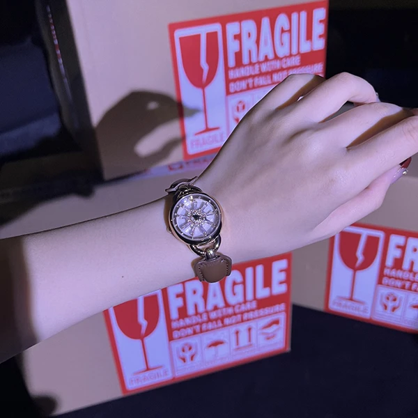 新款高端奢华小众雪花包皮钢带女士手表镶钻防水手表女