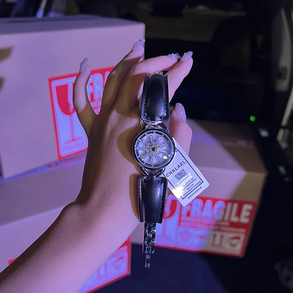 新款高端奢华小众雪花包皮钢带女士手表镶钻防水手表女