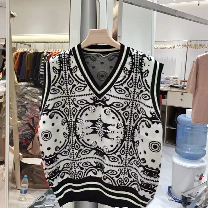 V领珍珠马甲时尚