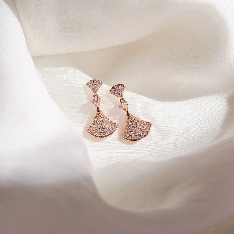 铜合金合成锆石耳饰 B076法式大气优雅温柔镶嵌奢华超闪时尚