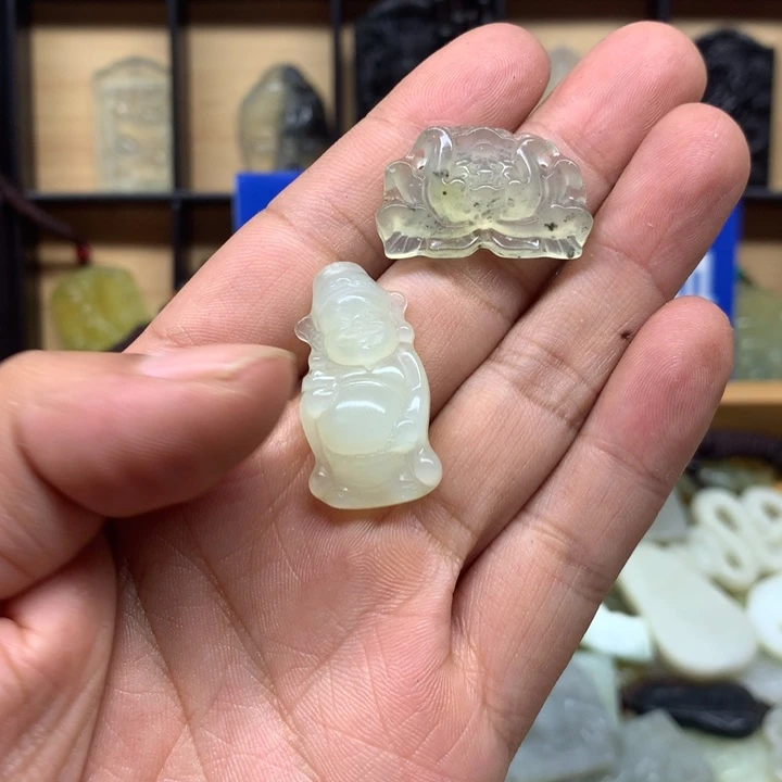 蛇纹石玉颈饰未镶嵌