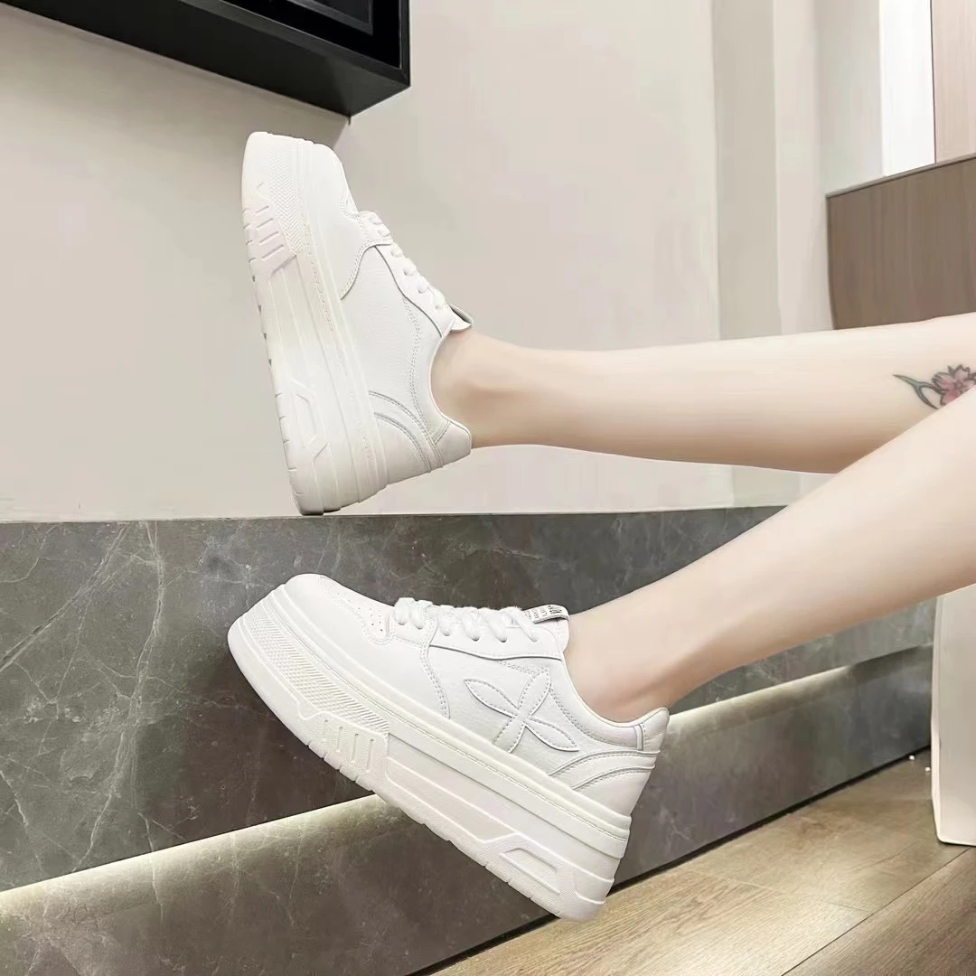 厚底板鞋女2025春新款内增高6cm小个子轻便真皮爆款休闲小白鞋m92