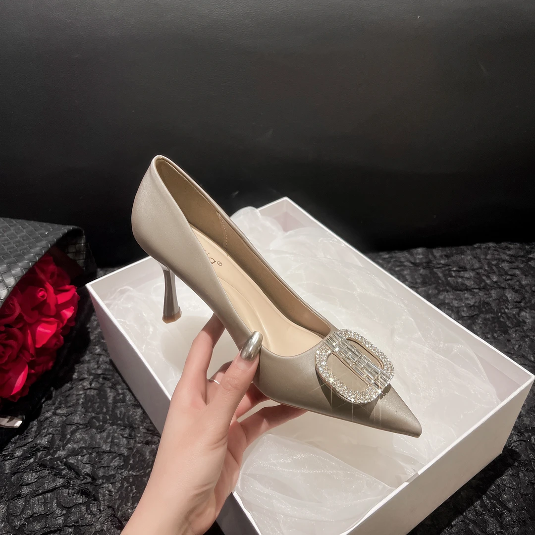 A555-21高跟鞋女2025新款通勤风闪亮钻扣小跟鞋百搭气质尖头单鞋