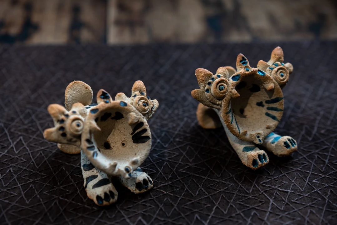 云南瓦猫原创窑变粗陶香氛瓦猫云南伴手礼传统文化纯手工花纹茶宠