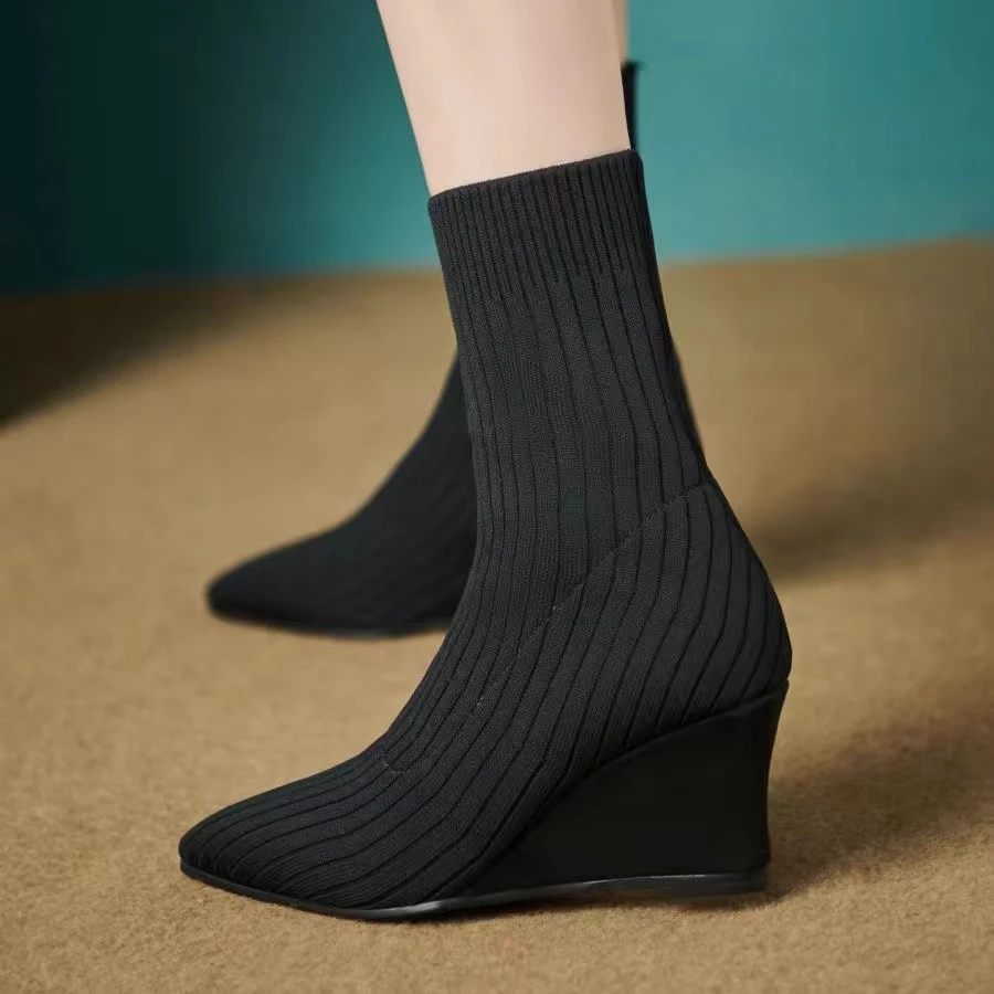 坡跟高跟瘦瘦靴女秋冬新款弹力靴网红时尚百搭显瘦黑色尖头短靴女