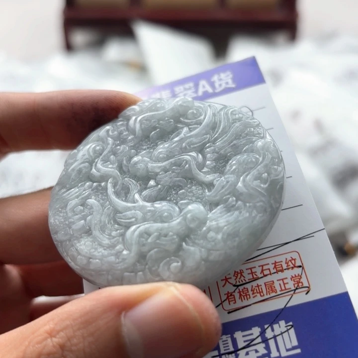 翡翠颈饰未镶嵌九龙