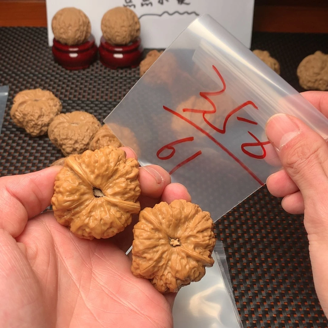 【闪购商品】文玩核桃吊坠废*秋
