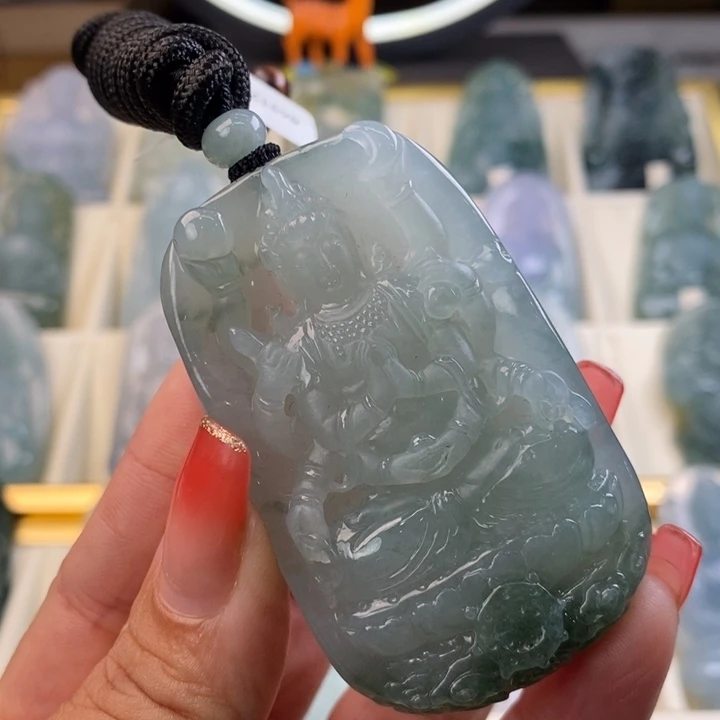 翡翠颈饰未镶嵌成*翡翠