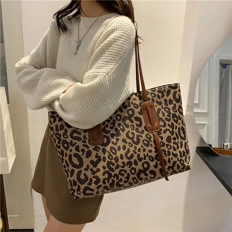 鹏今年流行豹纹包包2023新款时尚大容量单肩高级手提秋冬托特大包