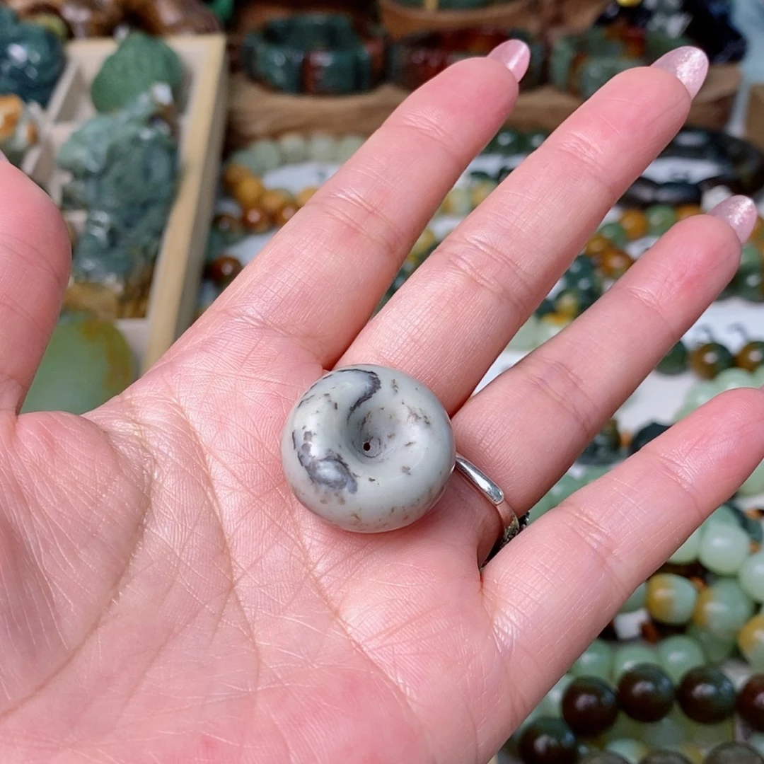 【闪购商品】透闪石质玉吊坠未镶嵌