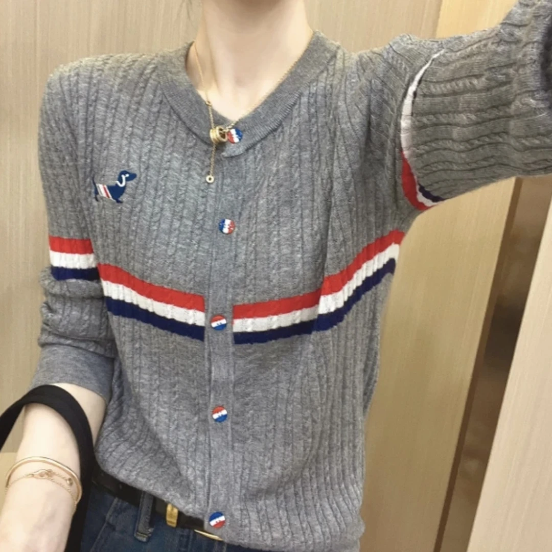 撞色小狗灰色针织开衫女士早秋薄款减龄显瘦长袖毛衣外搭上衣