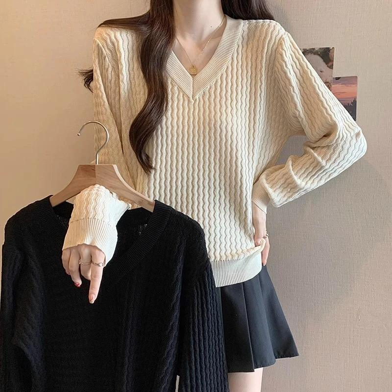 宽松显瘦【80-200斤】勾花V领针织上衣女秋冬洋气减龄打底毛衣衫