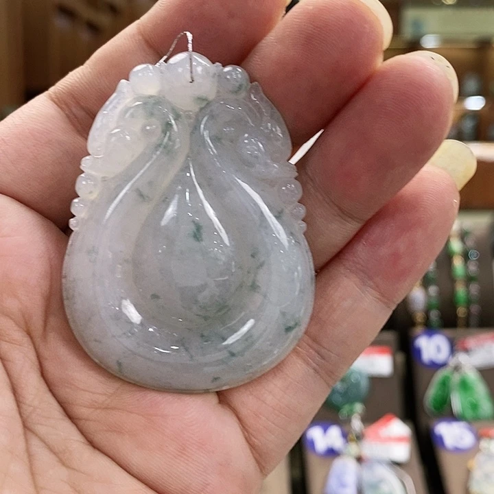 翡翠颈饰未镶嵌天然翡翠，挂件