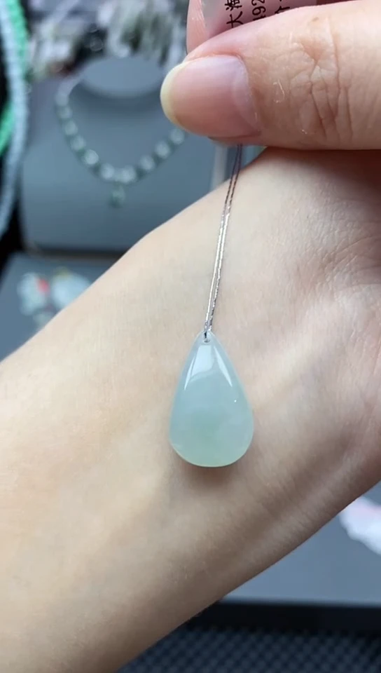 【闪购商品】翡翠颈饰未镶嵌水滴