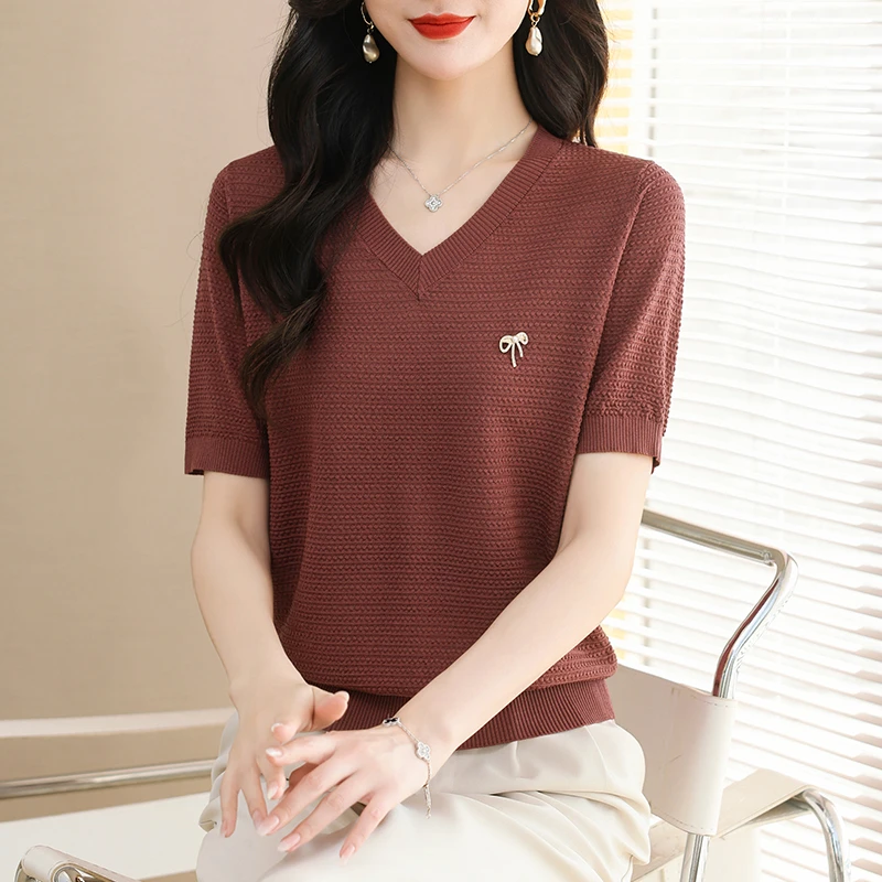 时尚年轻妈妈夏装冰丝短袖t恤女士2025新款薄款针织衫V领上衣小衫