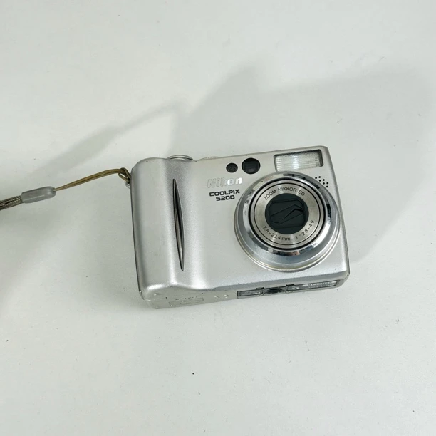 9新 Nikon/尼康 E5200 600万像素 3倍变焦 出片自然白皮