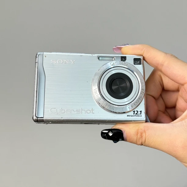 9新 Sony/索尼 W200 1210万像素 3倍变焦 出片复古胶片效果