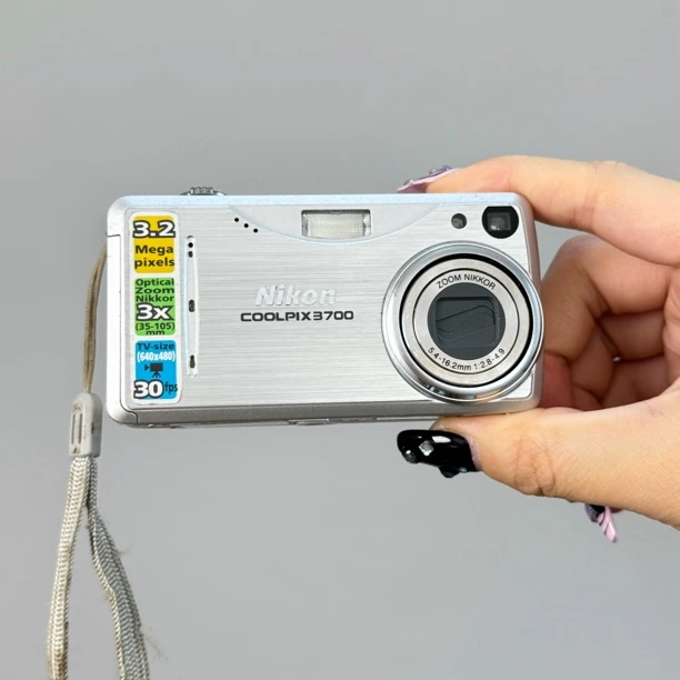 9新 Nikon/尼康 E3700 320万 3倍变焦 出片清冷白皮效果