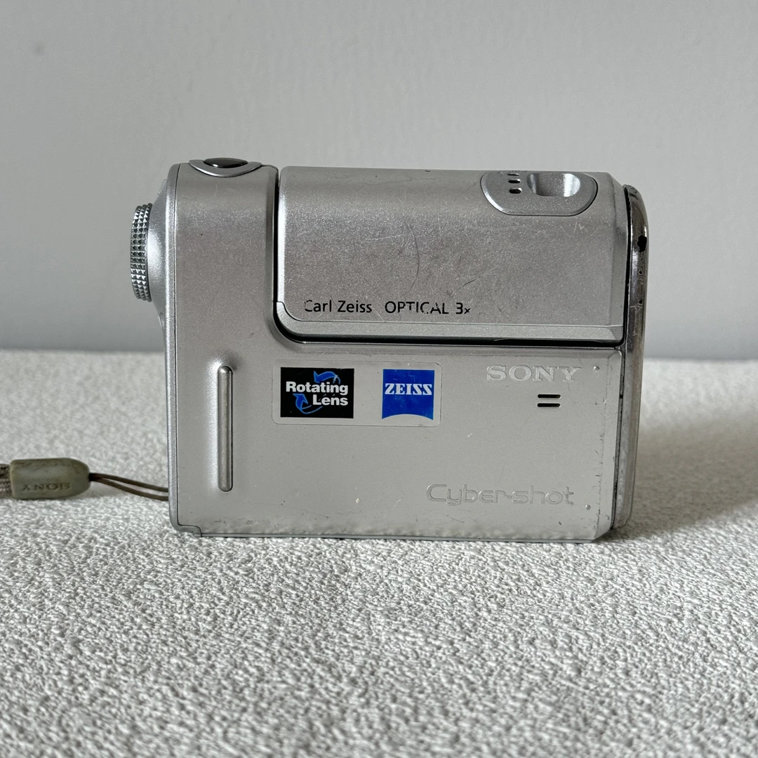 9新 Sony/索尼 F88 510万像素 3倍变焦 可翻转自拍 出片复古效果