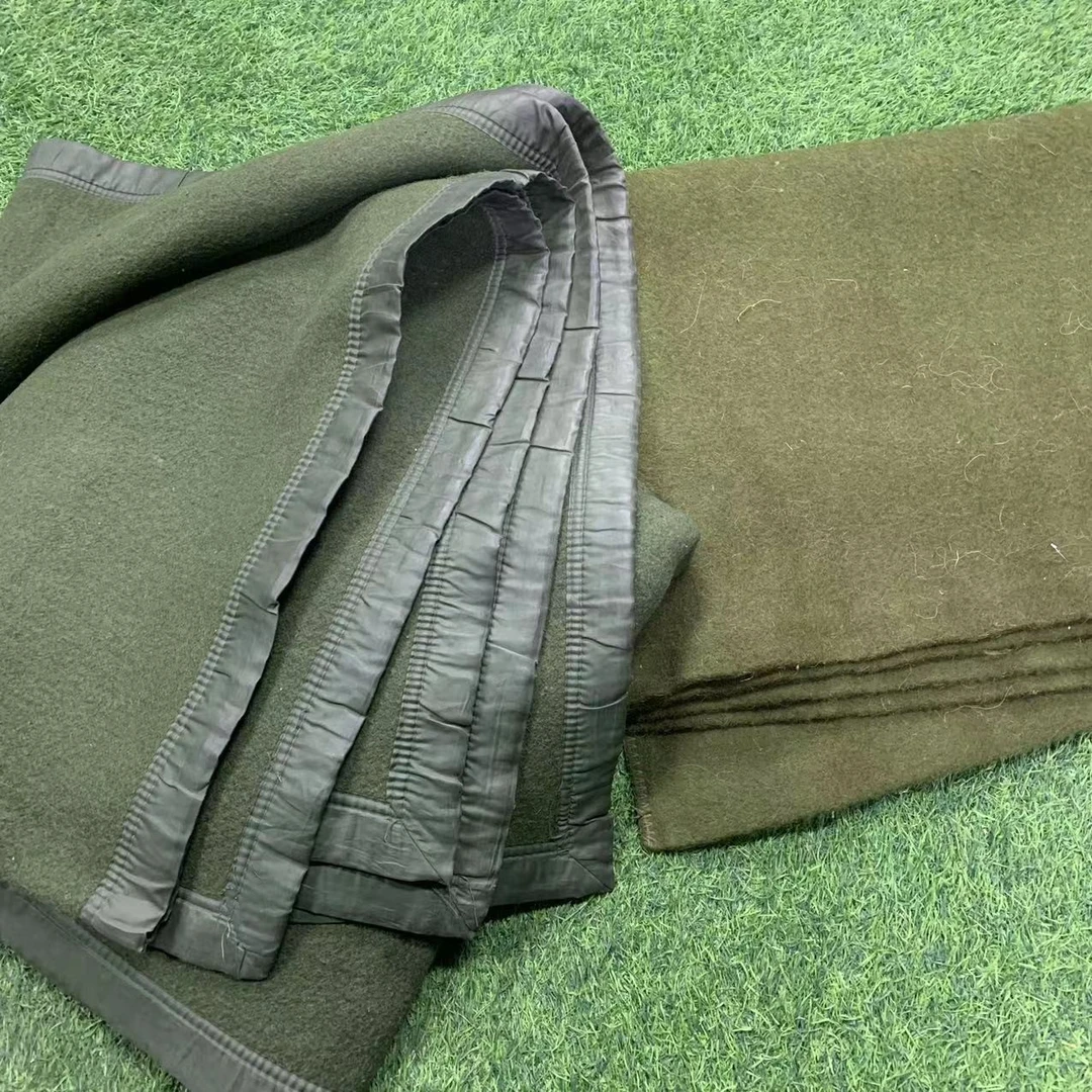 2000克草绿毛毯 长2米*宽1.5米防潮除湿可铺可垫加厚保暖