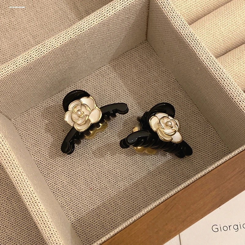 滴油山茶花小抓夹温柔2025时尚发饰质感甜美日常新款简约小众女生