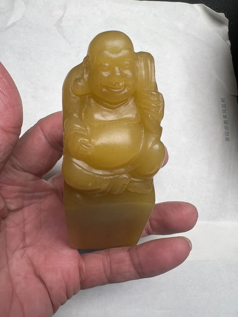 寿山石印章，牛蛋田材质，人物圆雕，3.6*3.6*11