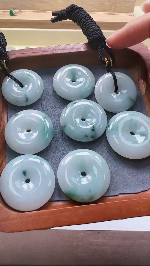 【闪购商品】翡翠颈饰未镶嵌平安扣1（多样性发其一）