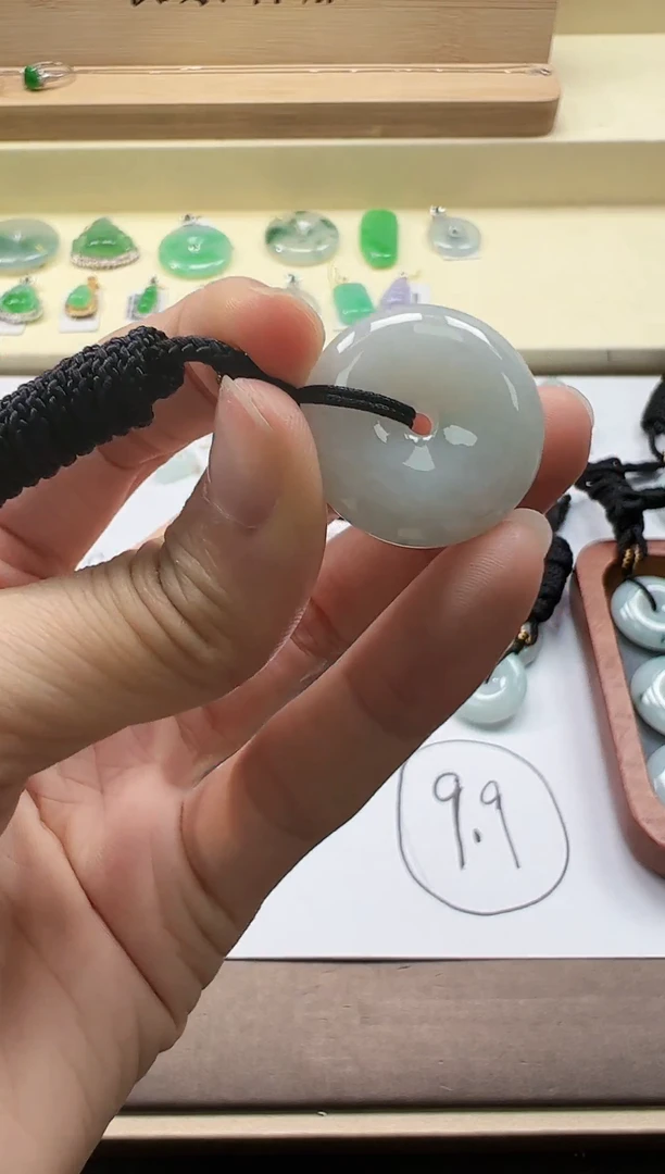 【闪购商品】翡翠颈饰未镶嵌平安扣