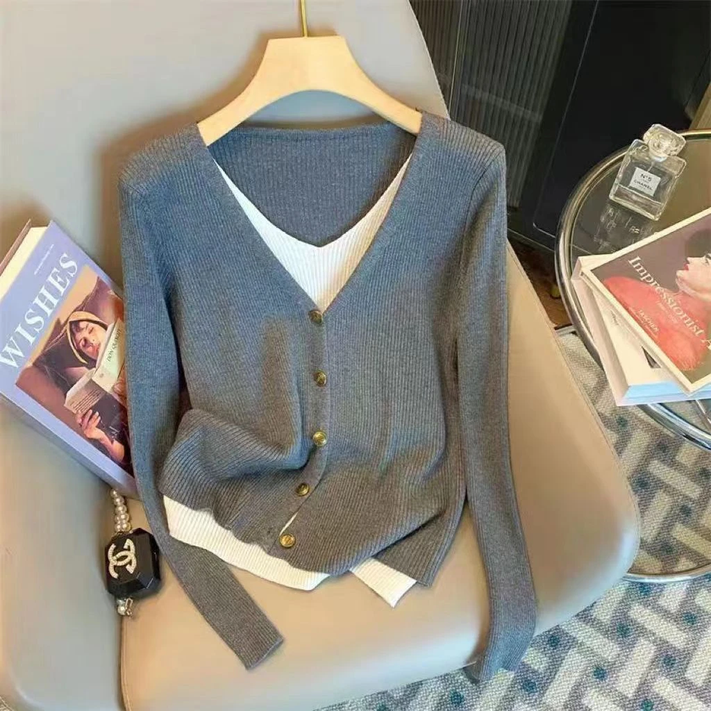 初春新款洋气假两件开衫V领拼接气质设计百搭时尚小众长袖针织衫