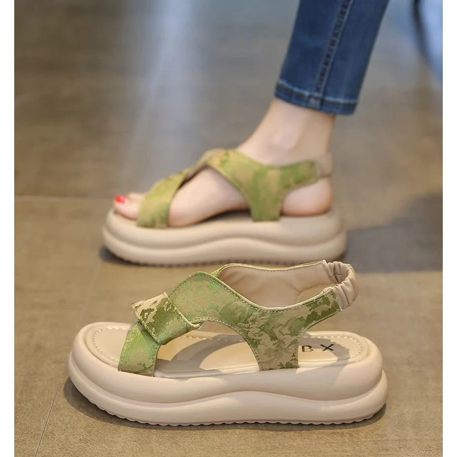 新中式国风刺绣凉鞋女2024年夏季新款厚底松紧带外穿休闲沙滩鞋