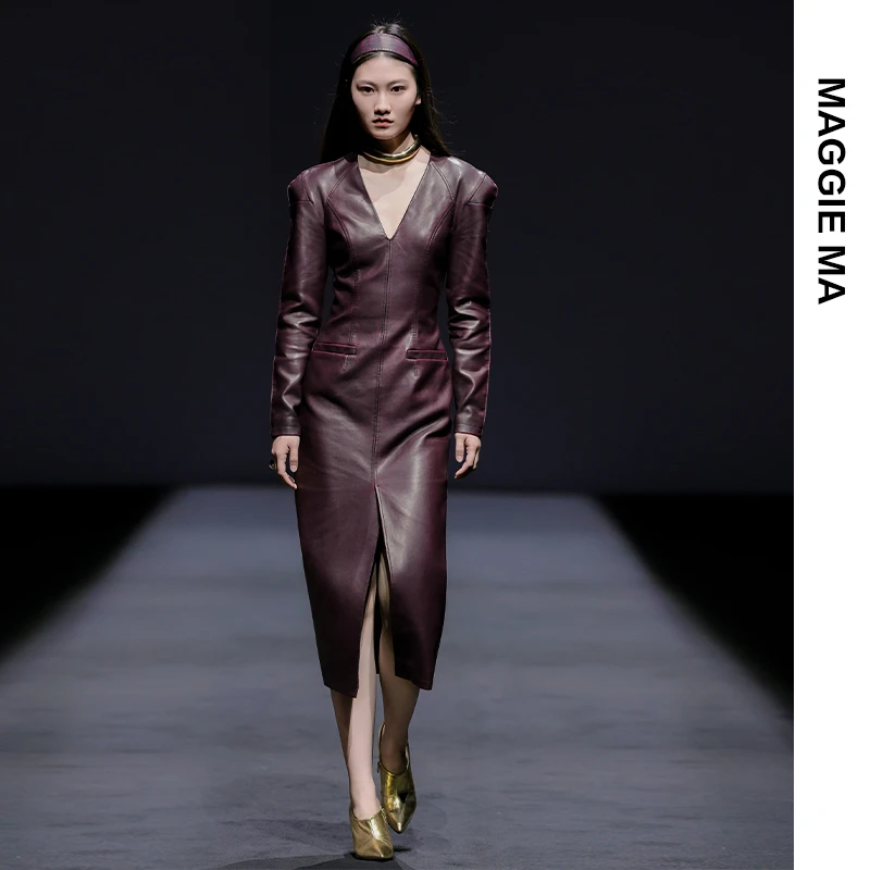 MAGGIE MA马婧设计师款复古优雅波尔多红PU皮显瘦V领连衣裙773D