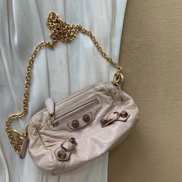 95新 Balenciaga/巴黎世家 时尚复古时髦简约樱花粉油蜡皮机车包