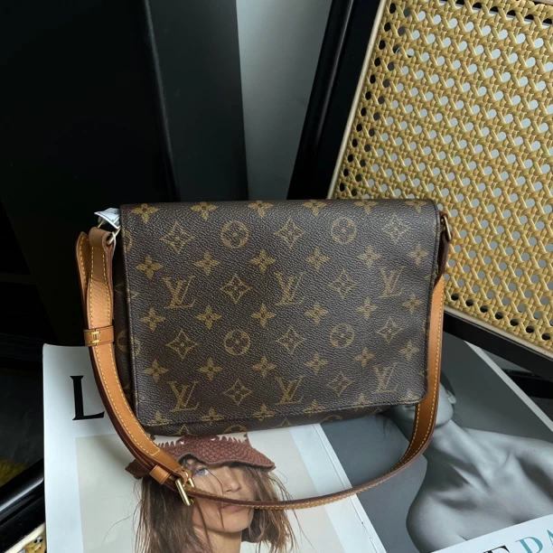 95新 LouisVuitton/路易威登 老花翻盖单肩斜挎横版王菲包