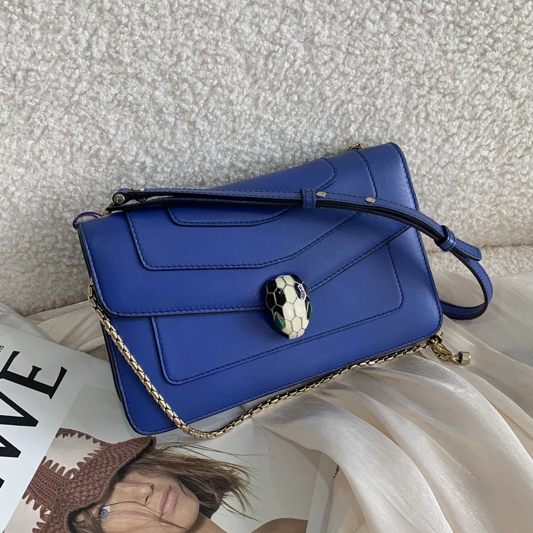 95新 BVLGARI/宝格丽 经典时尚复古宝蓝色蛇头链条单肩斜挎包