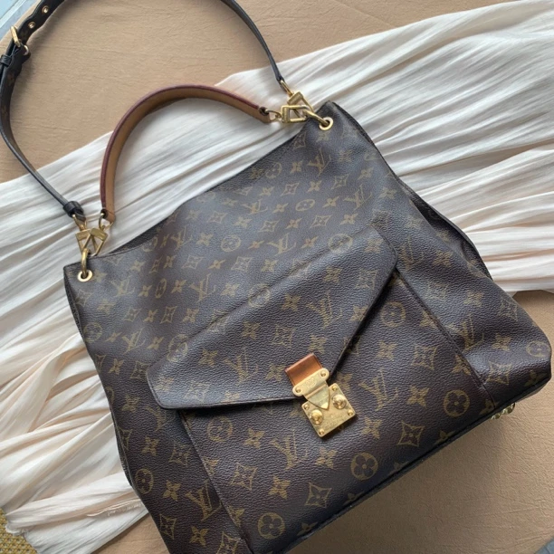 95新 LouisVuitton/路易威登 泫雅同款老花单肩斜挎hobo