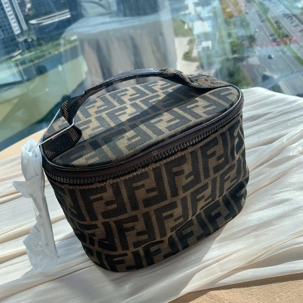 95新 FENDI/芬迪 经典老花手提化妆盒子包